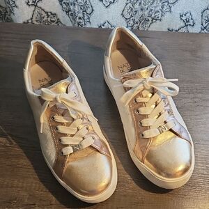 Naturalizer 9 Wide Women's Gold and Silver Fancy Lace-Up Sneakers